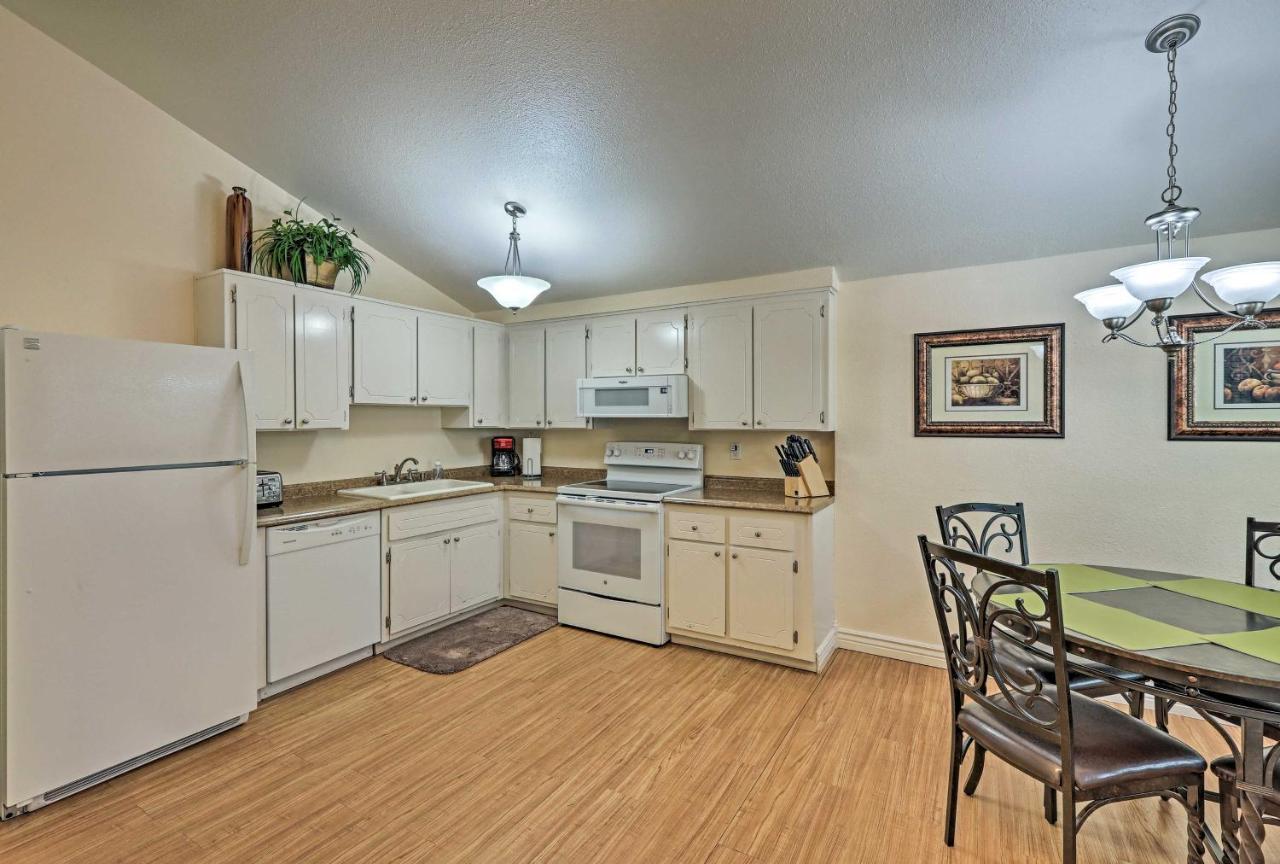 Flagstaff Townhome With Deck Easy Access Downtown! エクステリア 写真
